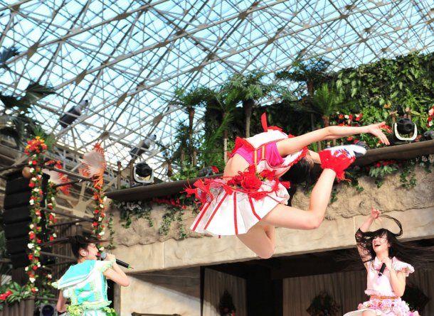 百田夏菜子、パンティーがずれて陰毛マンコ丸出し放送事故wwwwwwww