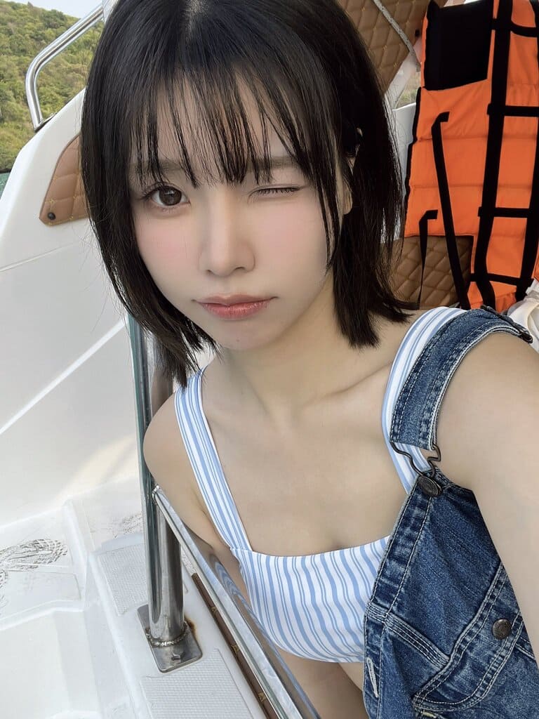 Liyuuの遂に全裸ヌード解禁の2nd写真集『ヒトミ』の画像8