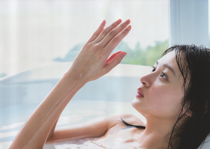 遠藤さくらのおっぱい丸出し全裸ヌード解禁がエロい1st写真集『可憐』画像45