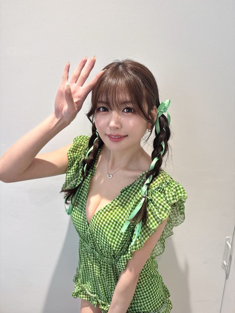 水瀬琴音の水着・ランジェリーがエロいデジタル写真集『お腹いっぱいです!』の画像29