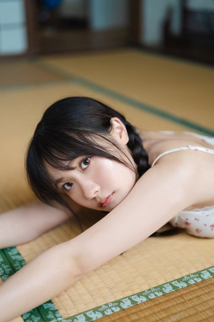 坂倉花のグラビアがエロい1st写真集の先行カット第1弾の画像1-3